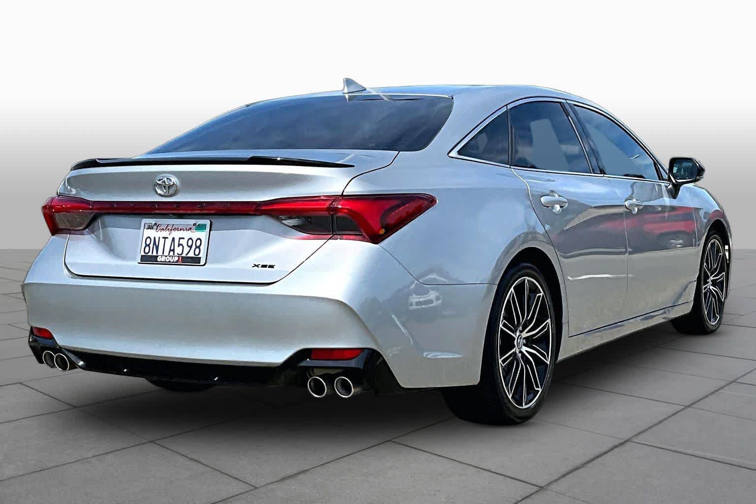 Used 2019 Toyota Avalon XSE FWD image 12