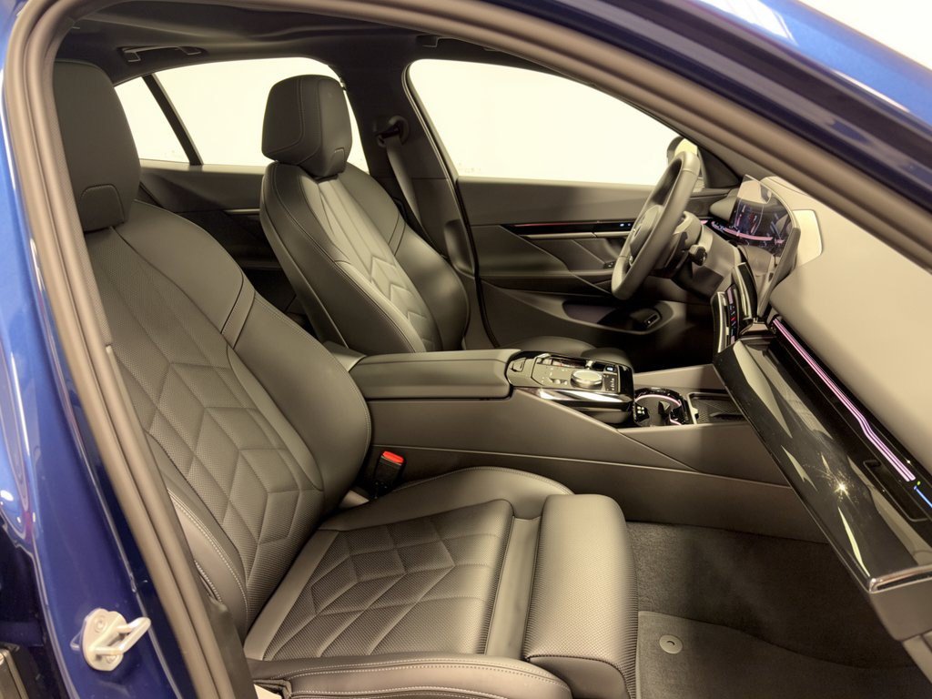 Certified 2026 BMW 530i RWD image 30