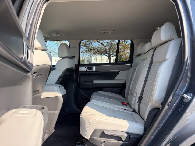 Used 2025 Hyundai Santa Fe SEL FWD image 9