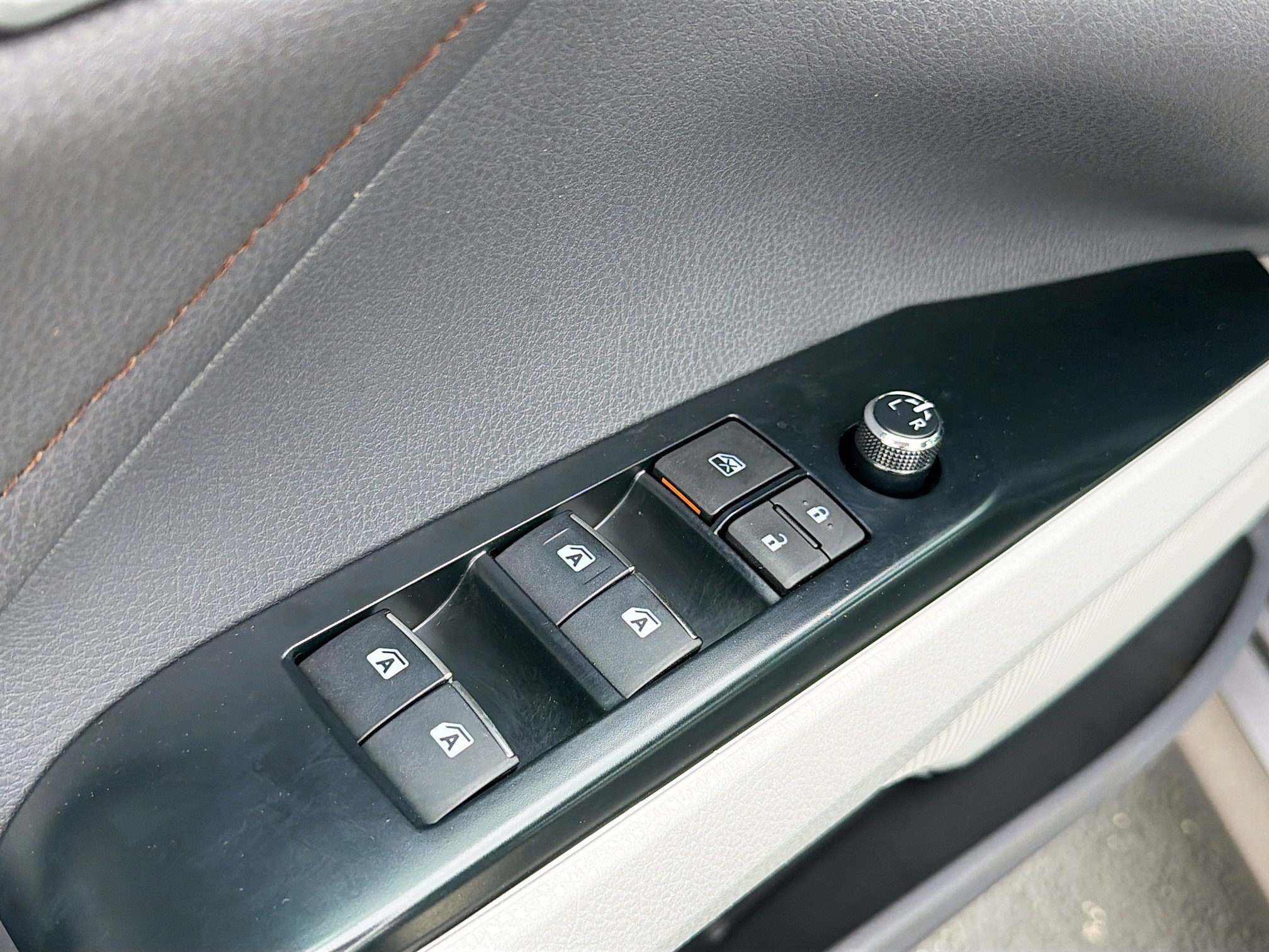 Used 2018 Toyota Camry XLE FWD image 7