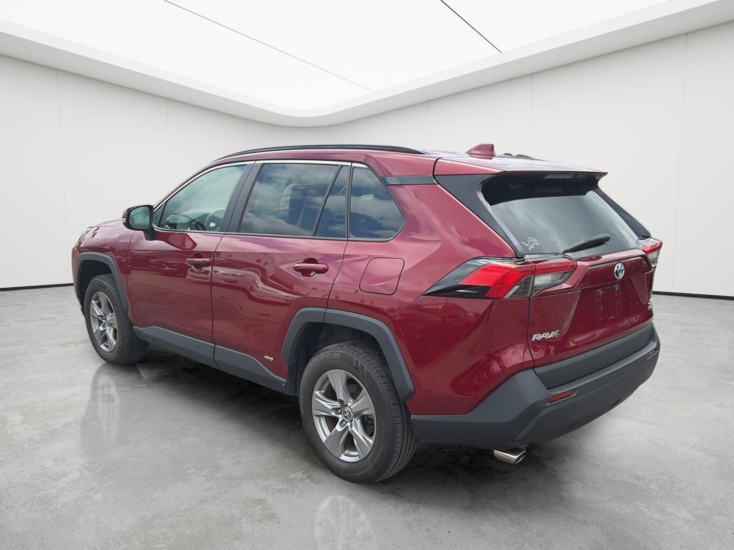 Used 2022 Toyota RAV4 XLE w/ Convenience Package AWD/4WD image 4
