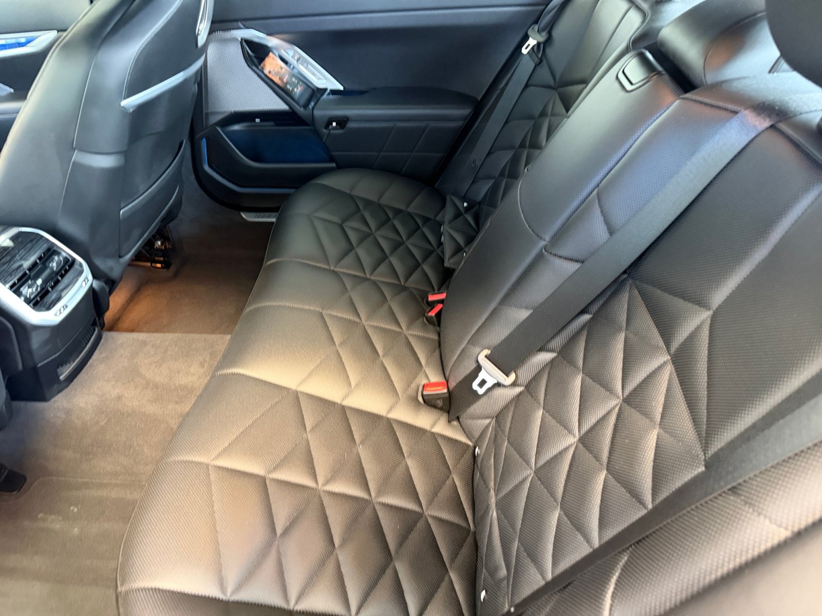 Used 2025 BMW 740i xDrive AWD/4WD image 13