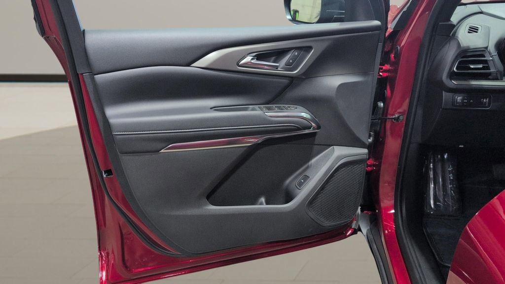New 2026 Chevrolet Traverse LT w/ Sun and Wheel Package FWD image 7