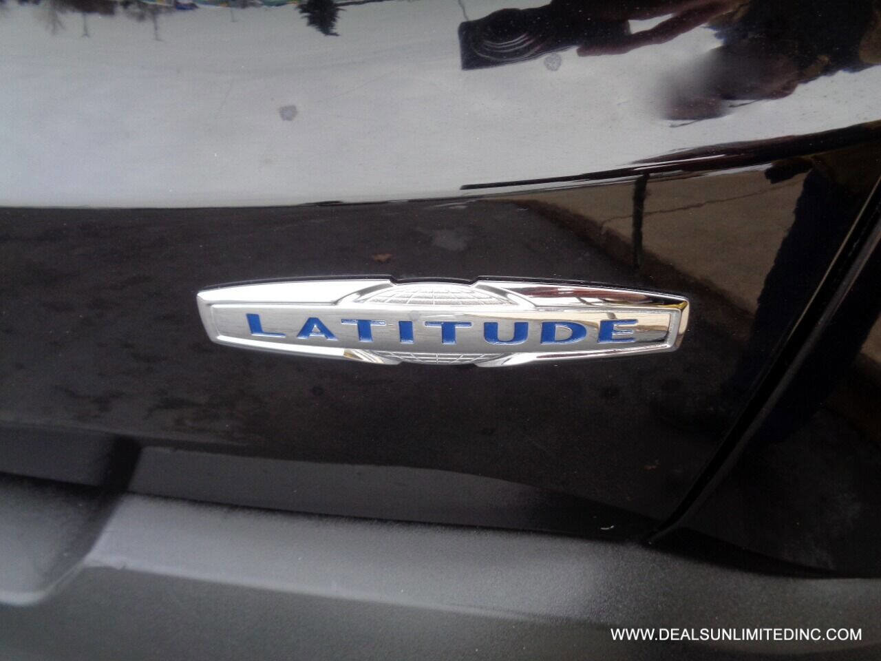 Used 2015 Jeep Renegade Latitude image 6