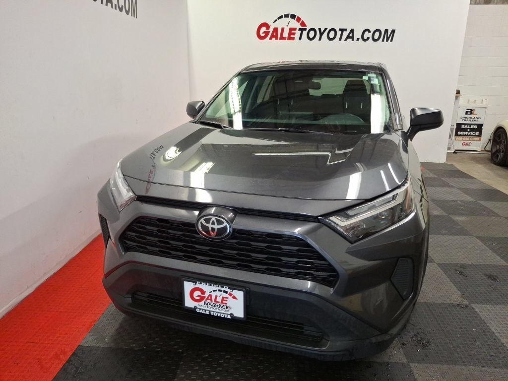 Used 2023 Toyota RAV4 LE AWD/4WD image 3