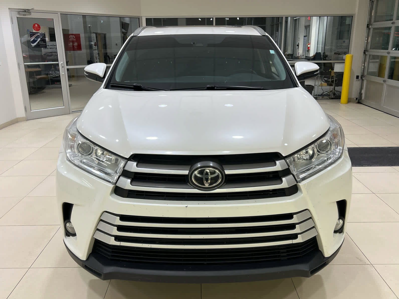 Used 2019 Toyota Highlander XLE w/ Carpet Mat Package (TMS) image 2
