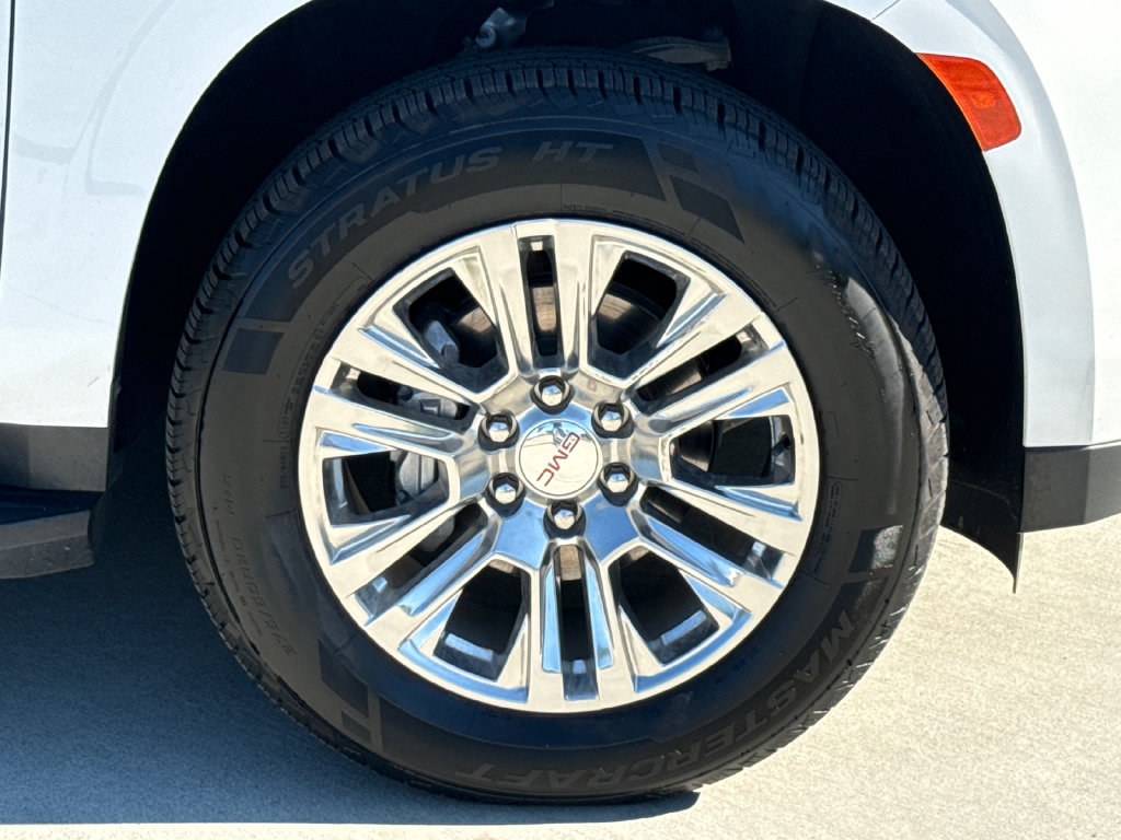 Used 2024 GMC Yukon XL Denali AWD/4WD image 11