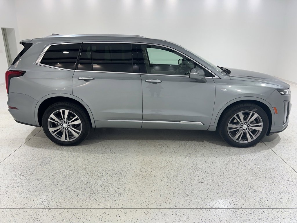 Used 2025 Cadillac XT6 Premium Luxury image 6
