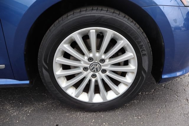 Used 2017 Volkswagen Passat 1.8T SE FWD image 38