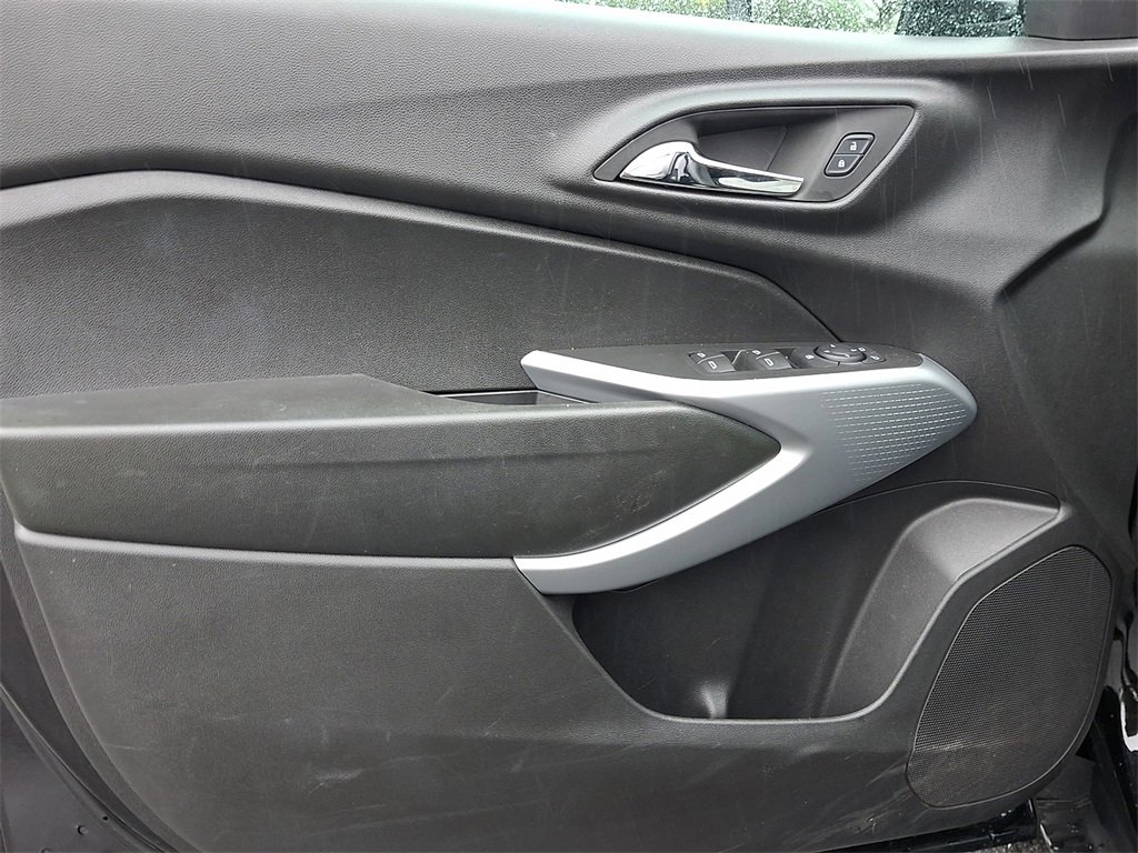 Used 2024 Chevrolet Trax RS w/ Sunroof Package image 13