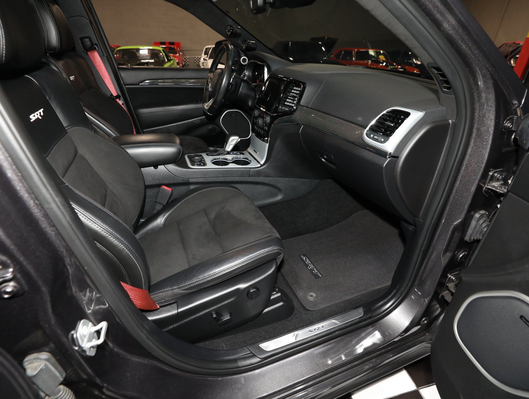 Used 2019 Jeep Grand Cherokee SRT AWD/4WD image 38