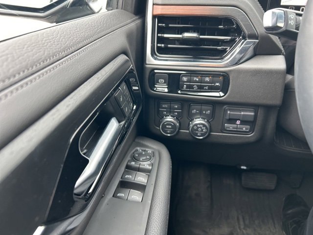 Used 2025 GMC Yukon XL Denali w/ Sun & Power Step Package image 17