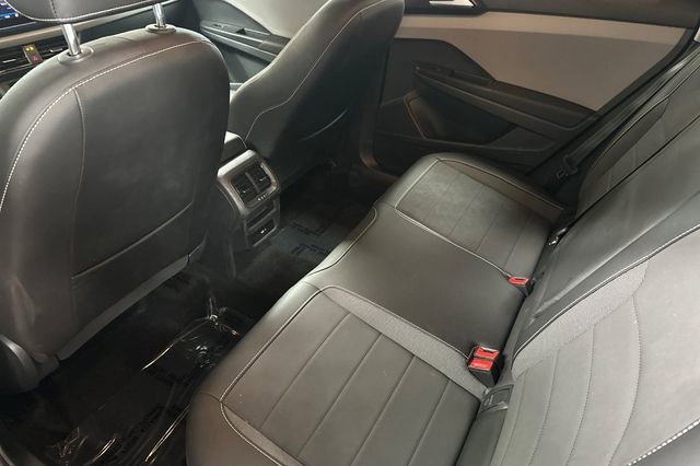 Certified 2022 Volkswagen Taos SE FWD image 15