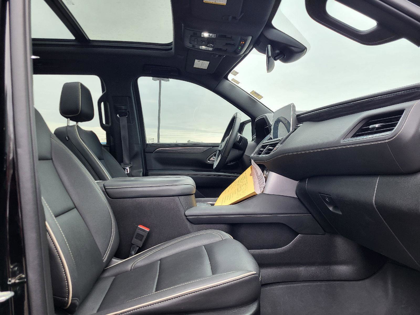 Used 2023 GMC Yukon SLT w/ SLT Premium Package image 13