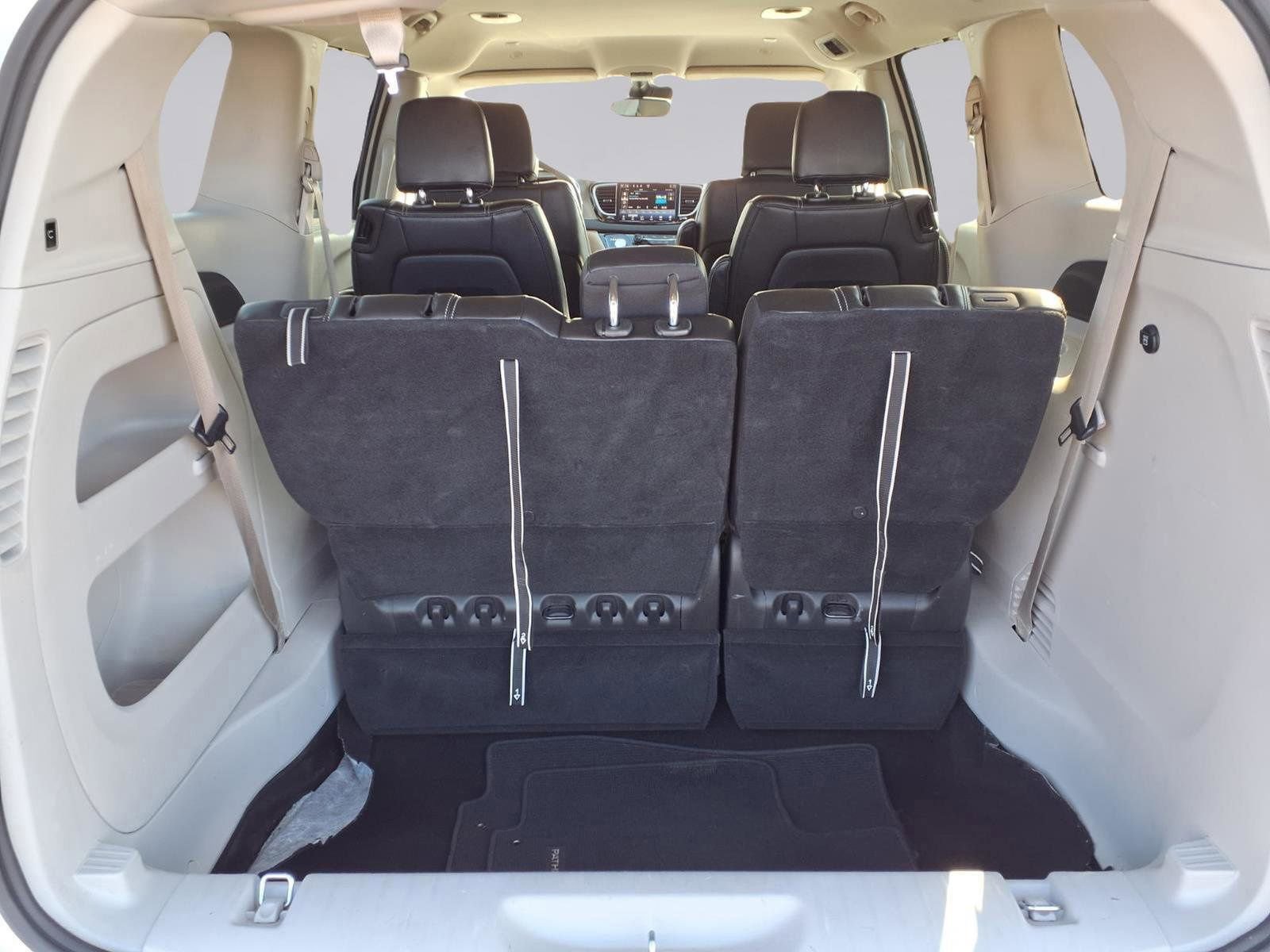 Used 2024 Chrysler Pacifica Touring-L image 26