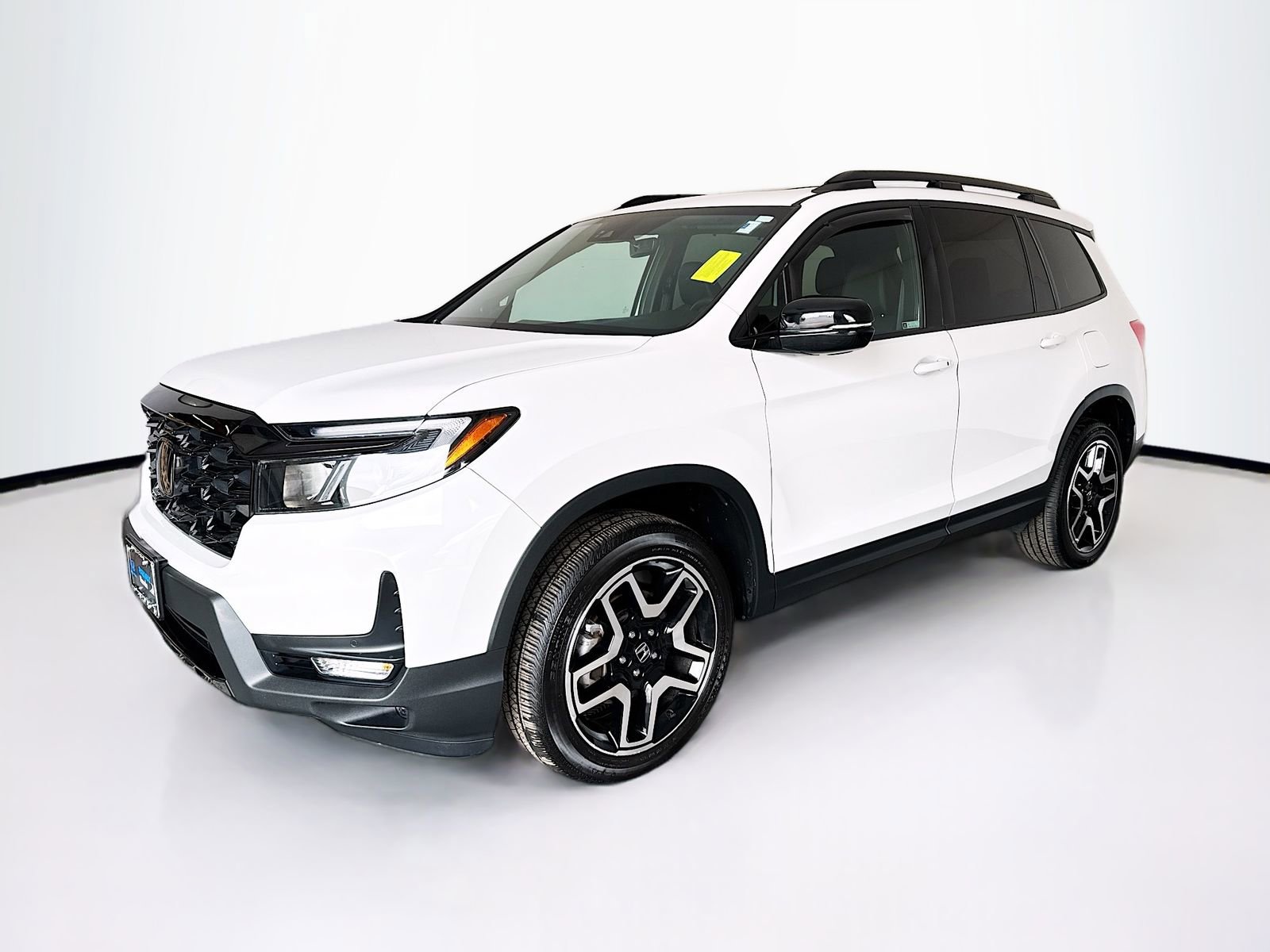 Used 2023 Honda Passport Elite image 3