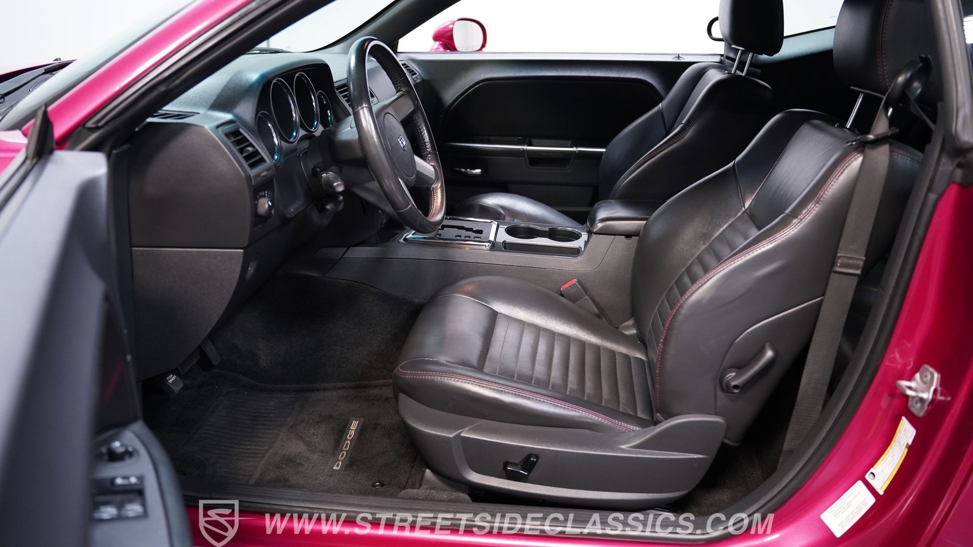 Used 2010 Dodge Challenger R/T RWD image 29