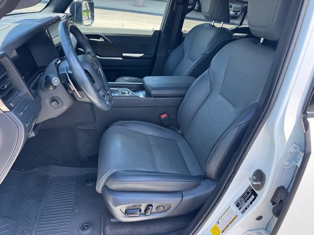 Used 2024 Lexus GX 550 w/ Accessory Package (2T) AWD/4WD image 13