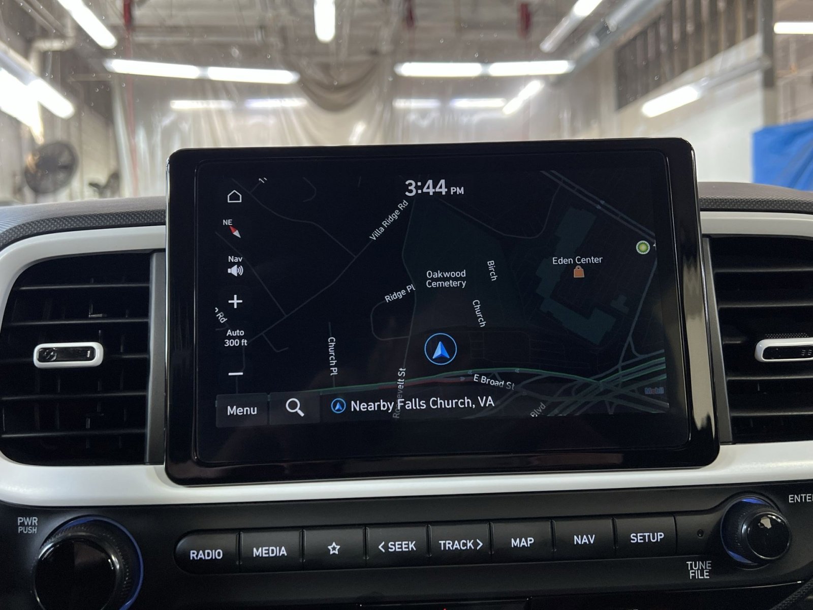 Used 2023 Hyundai Venue Limited image 18