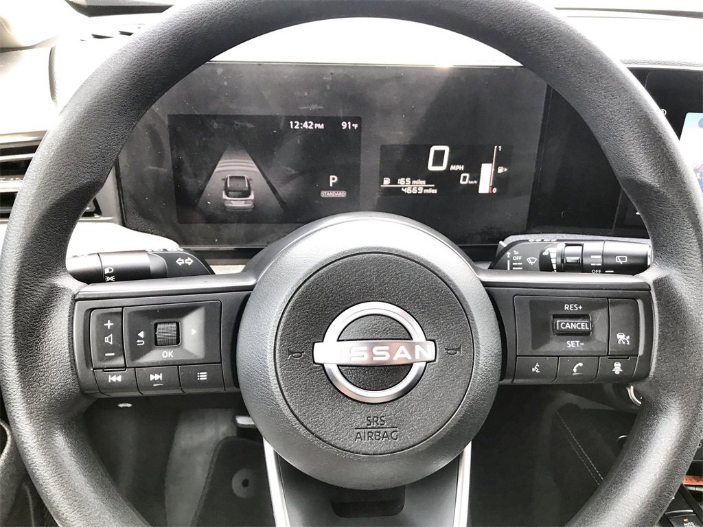 Used 2025 Nissan Kicks SV image 14