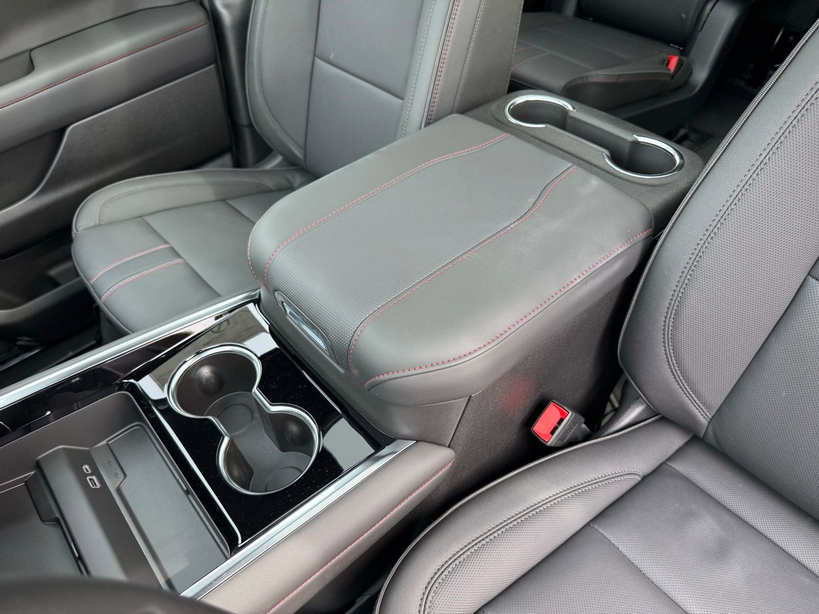 New 2026 Chevrolet Suburban RST AWD/4WD image 35