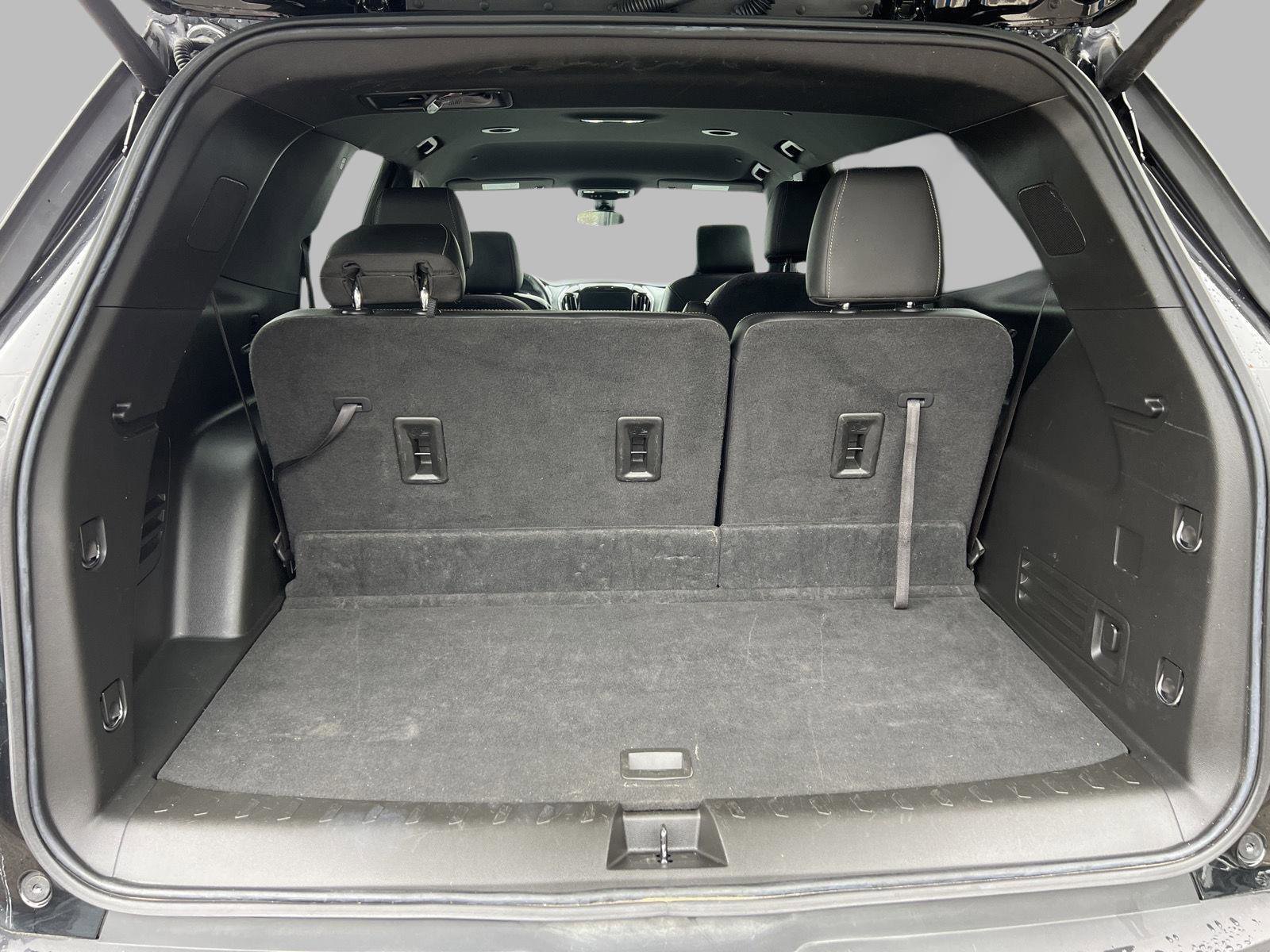 Used 2023 Chevrolet Traverse LT image 39