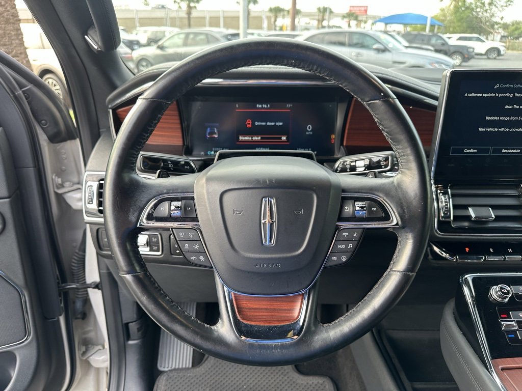 Used 2022 Lincoln Navigator Reserve image 12