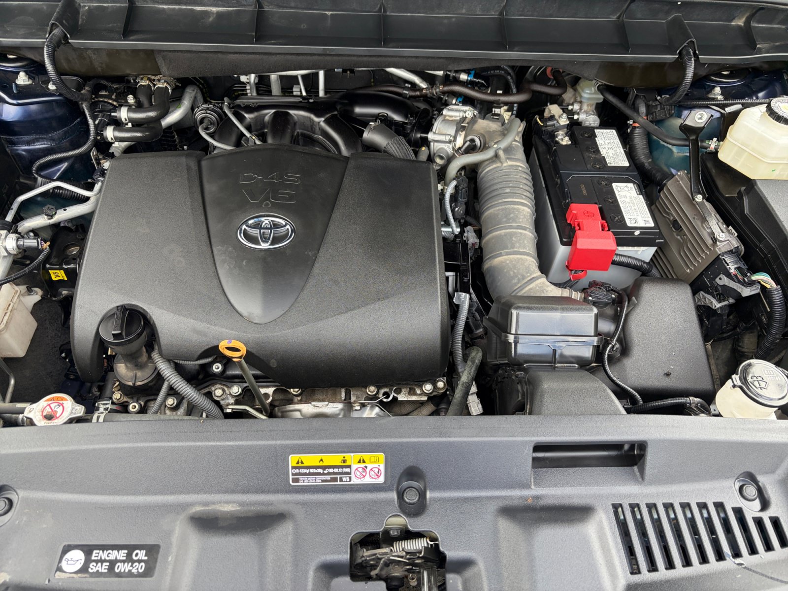 Used 2021 Toyota Highlander XLE AWD/4WD image 32