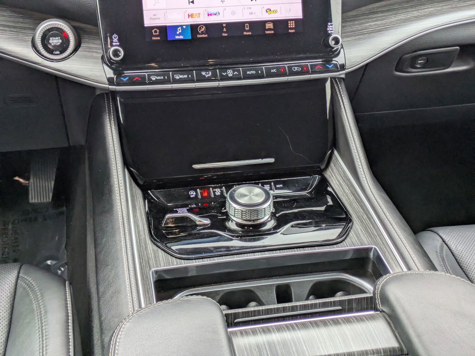 Used 2024 Jeep Wagoneer Series II w/ Flexible Seating Group image 19