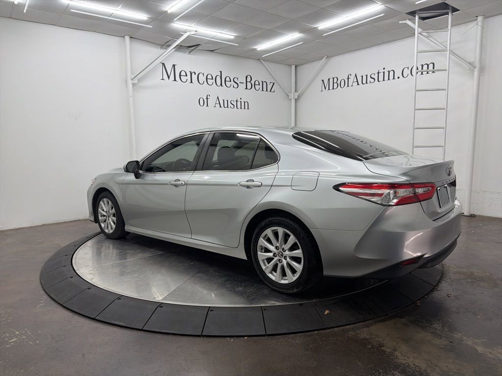 Used 2018 Toyota Camry LE image 4