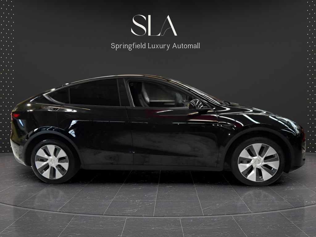 Used 2024 Tesla Model Y Long Range AWD/4WD image 9