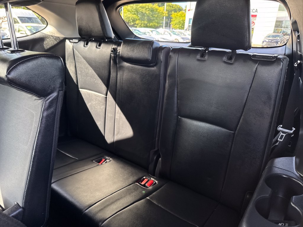 Used 2023 Toyota Highlander XLE AWD/4WD image 42
