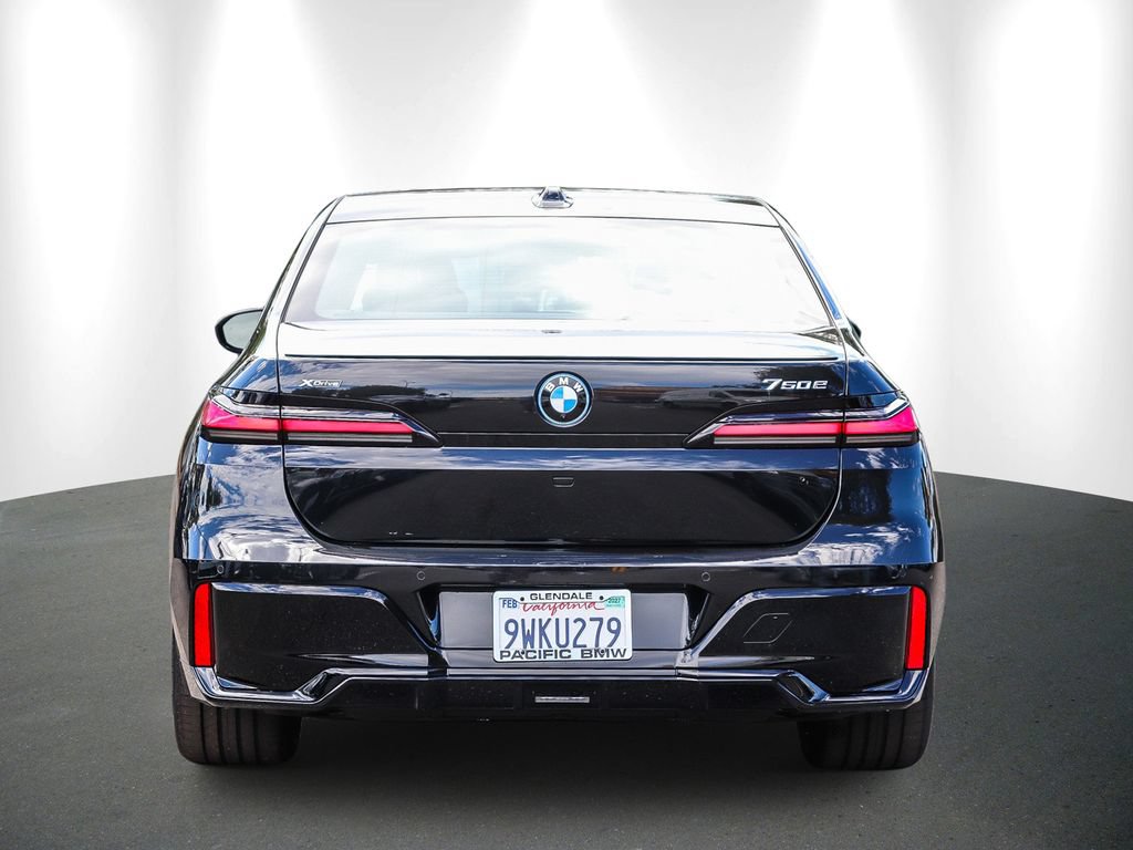 Used 2026 BMW 750e xDrive AWD/4WD image 5