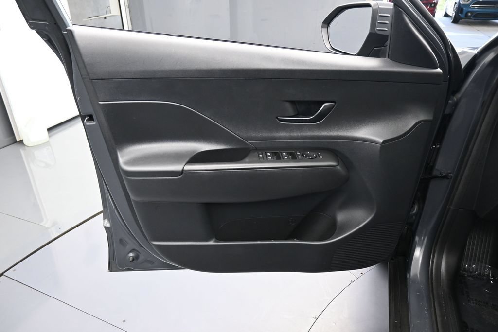 Used 2024 Hyundai Kona SE FWD image 13