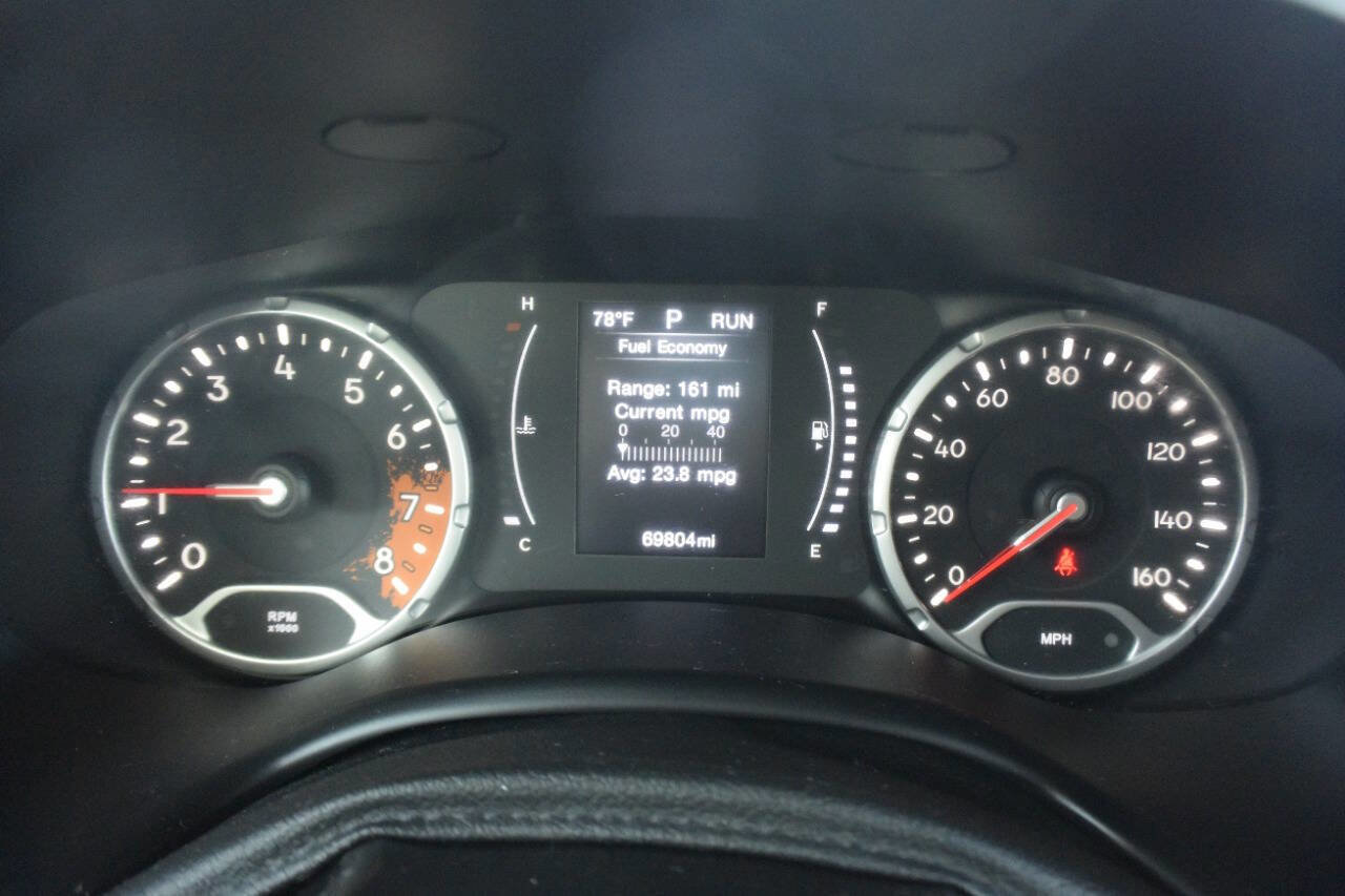 Used 2017 Jeep Renegade Latitude w/ Popular Equipment Group image 10