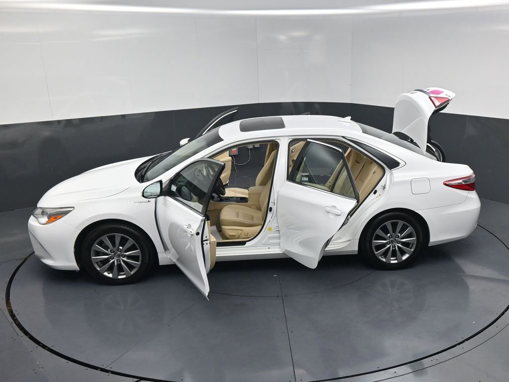 Used 2017 Toyota Camry XLE w/ Moonroof Package FWD image 25