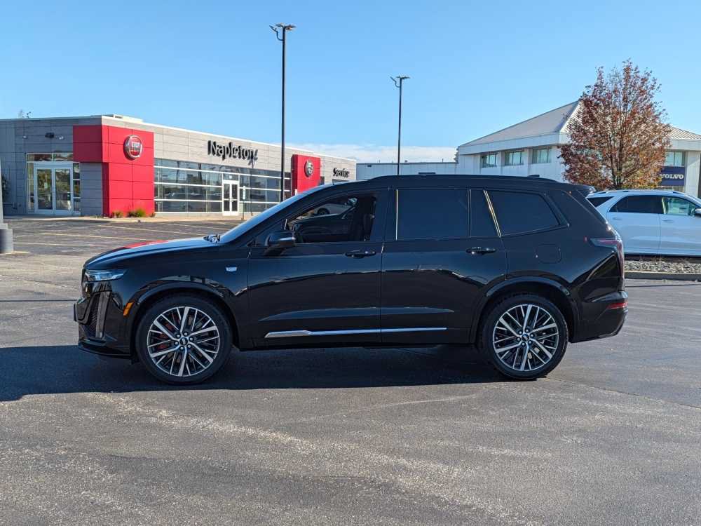 Used 2024 Cadillac XT6 Sport w/ Technology Package AWD/4WD image 4