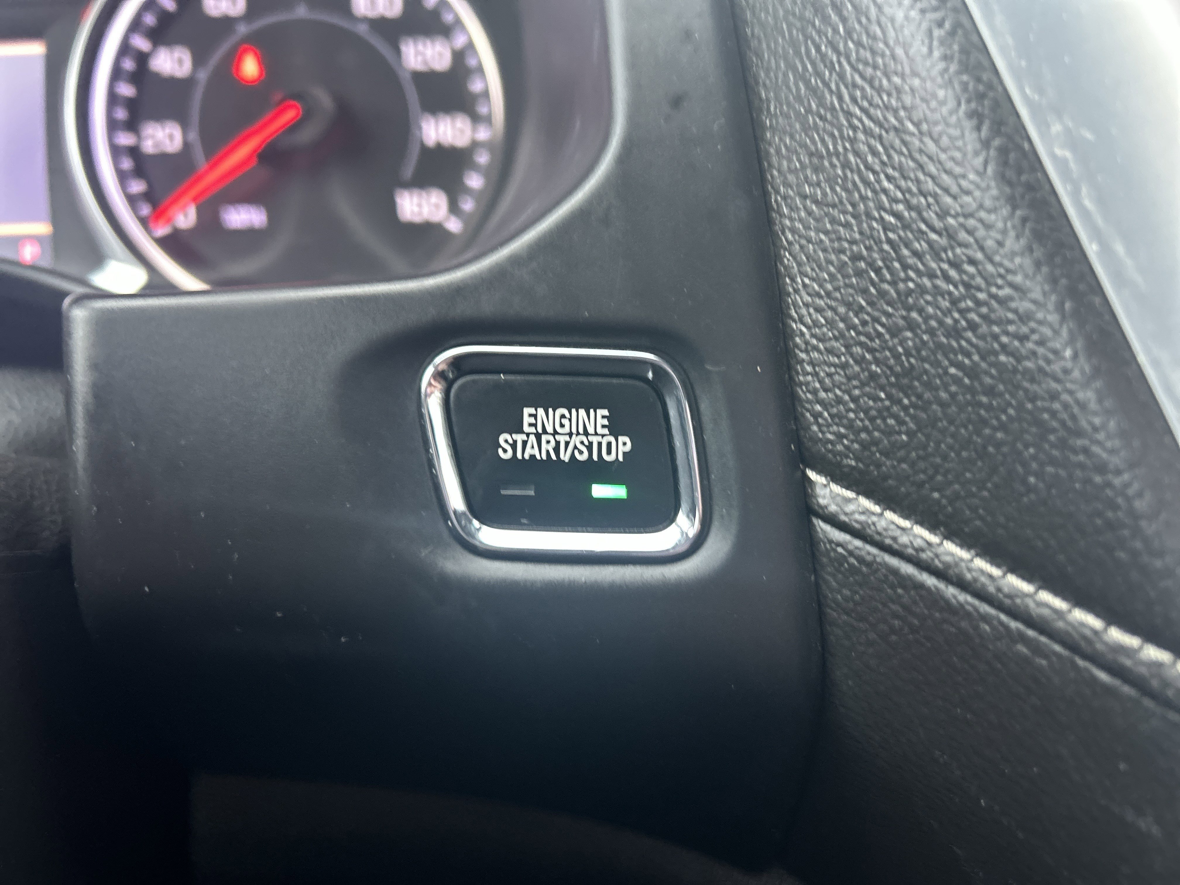 Used 2023 GMC Acadia SLT w/ Elevation Edition image 11