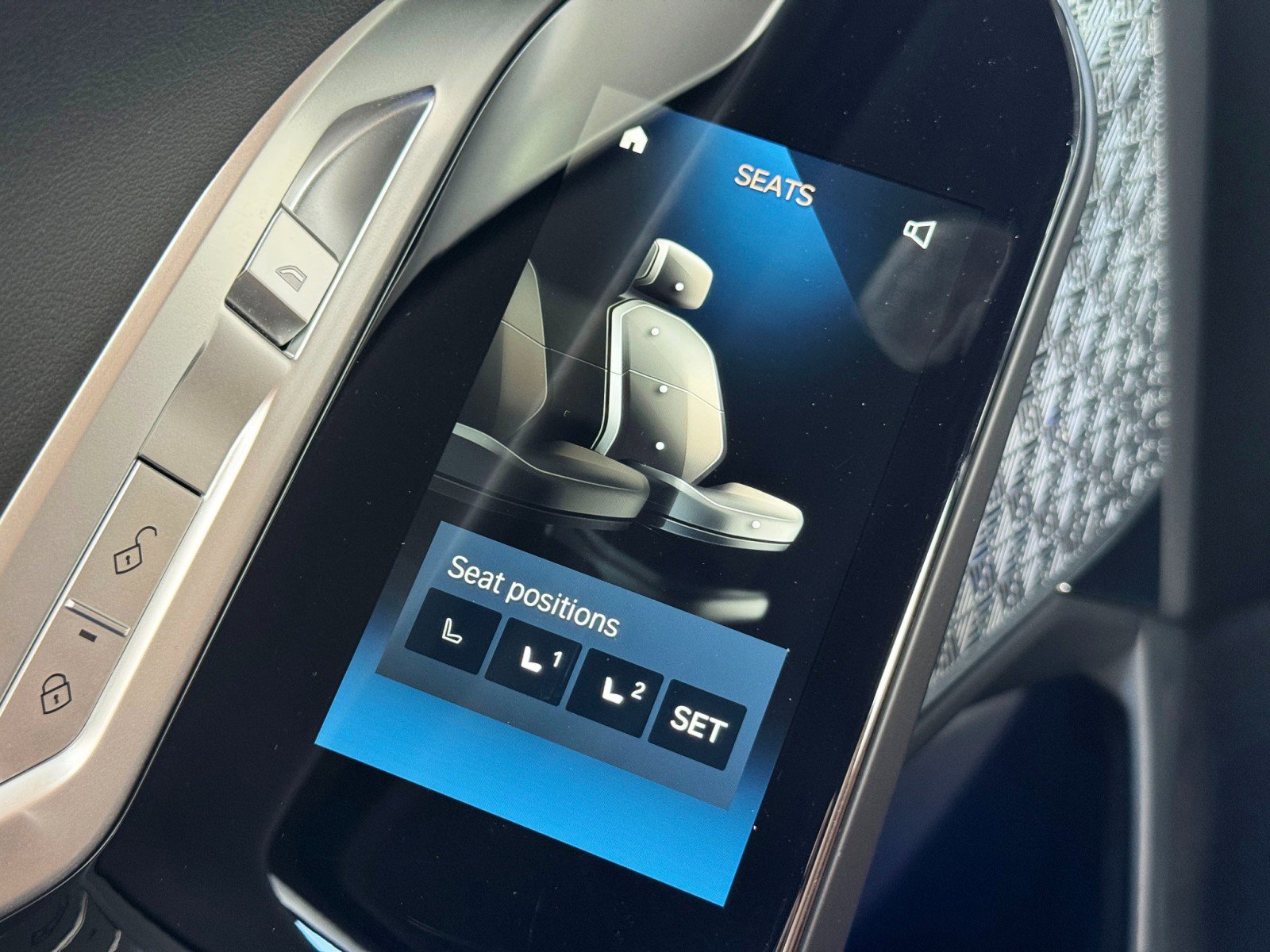 Used 2023 BMW i7 xDrive60 image 37