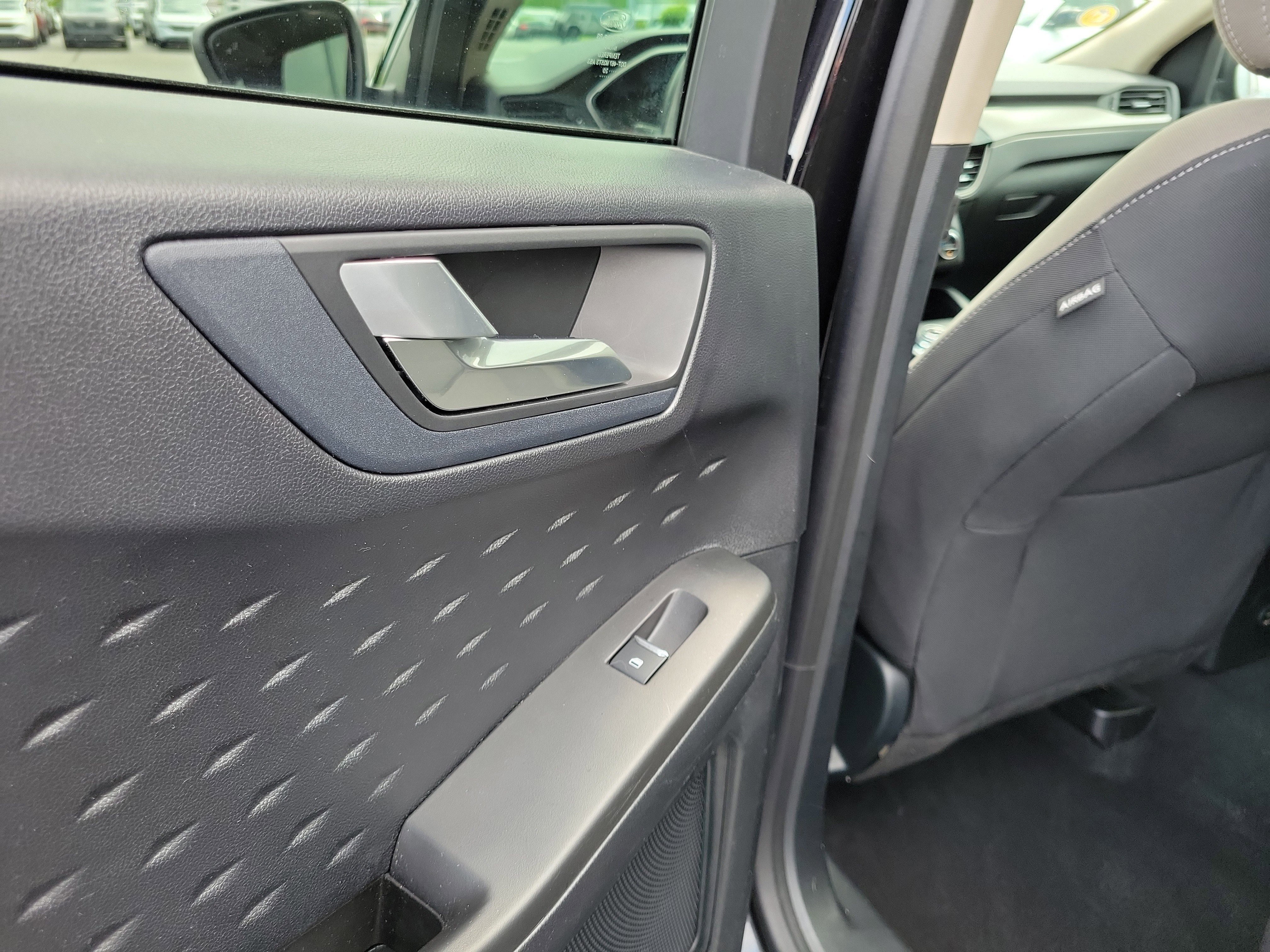 Used 2020 Ford Escape SE FWD image 13