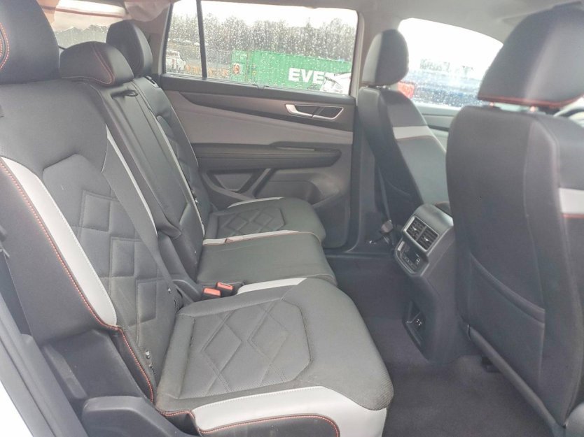 Used 2025 Volkswagen Atlas Peak Edition SE AWD/4WD image 9
