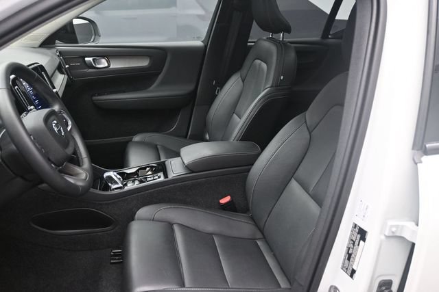 Certified 2025 Volvo XC40 B5 Ultra AWD/4WD image 18