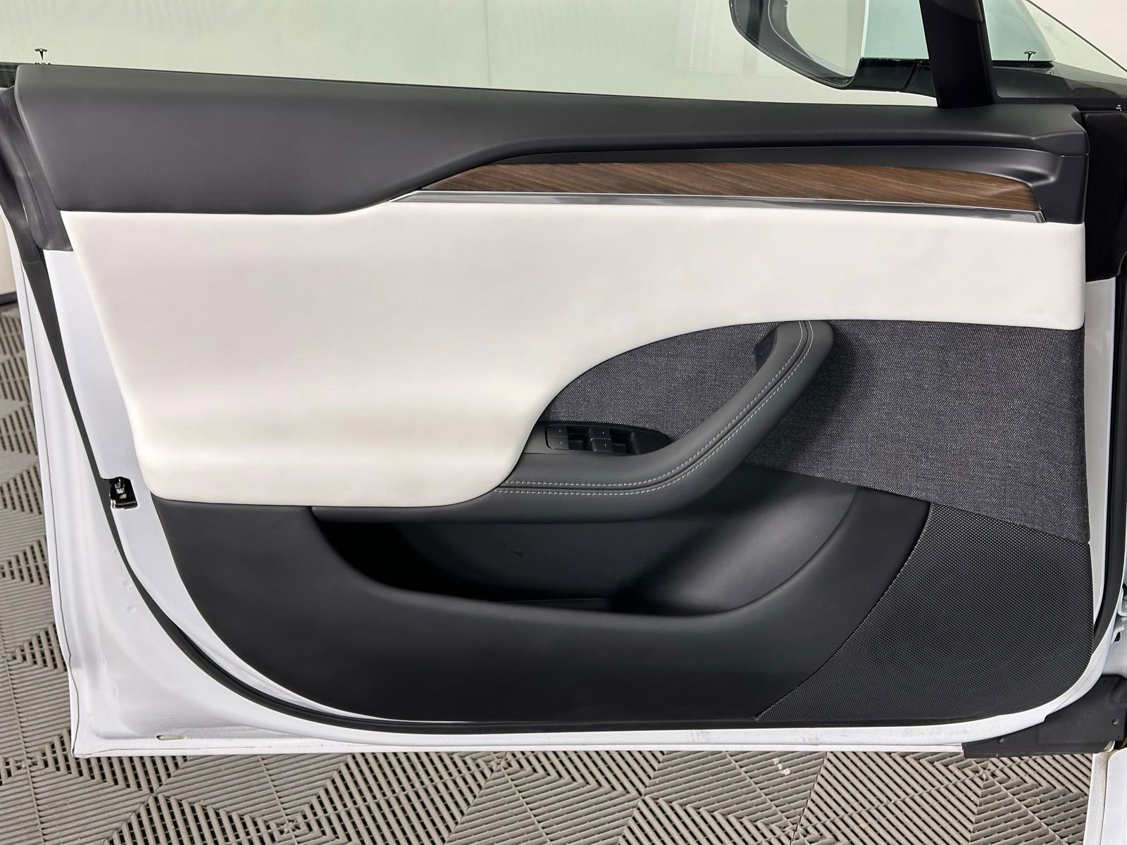 Used 2022 Tesla Model S image 40