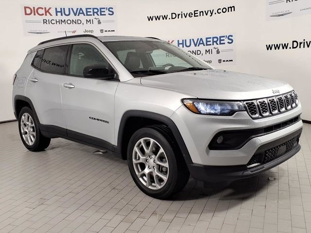 Used 2024 Jeep Compass Latitude w/ Sun and Sound Group image 3