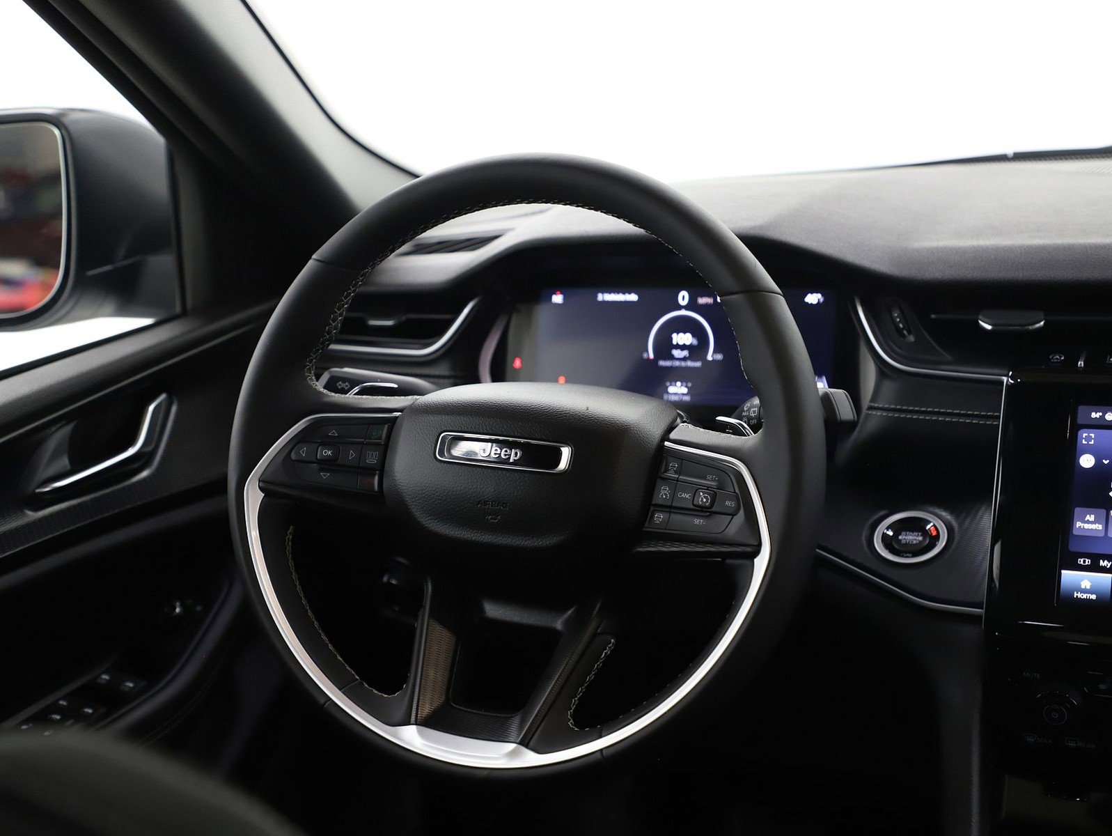 Used 2024 Jeep Grand Cherokee Laredo X w/ Luxury Tech Group I image 14