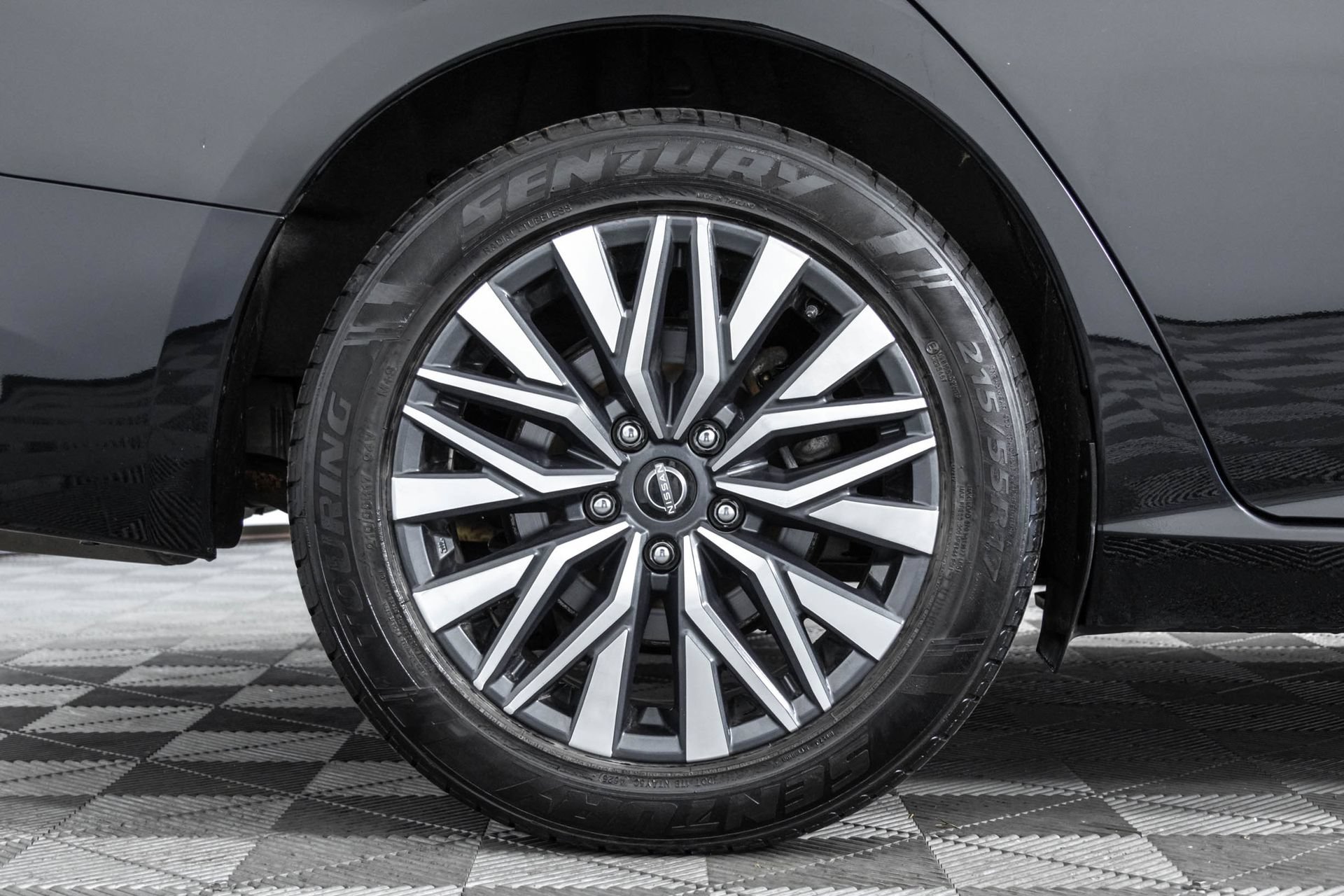 Used 2024 Nissan Altima 2.5 SV FWD image 43