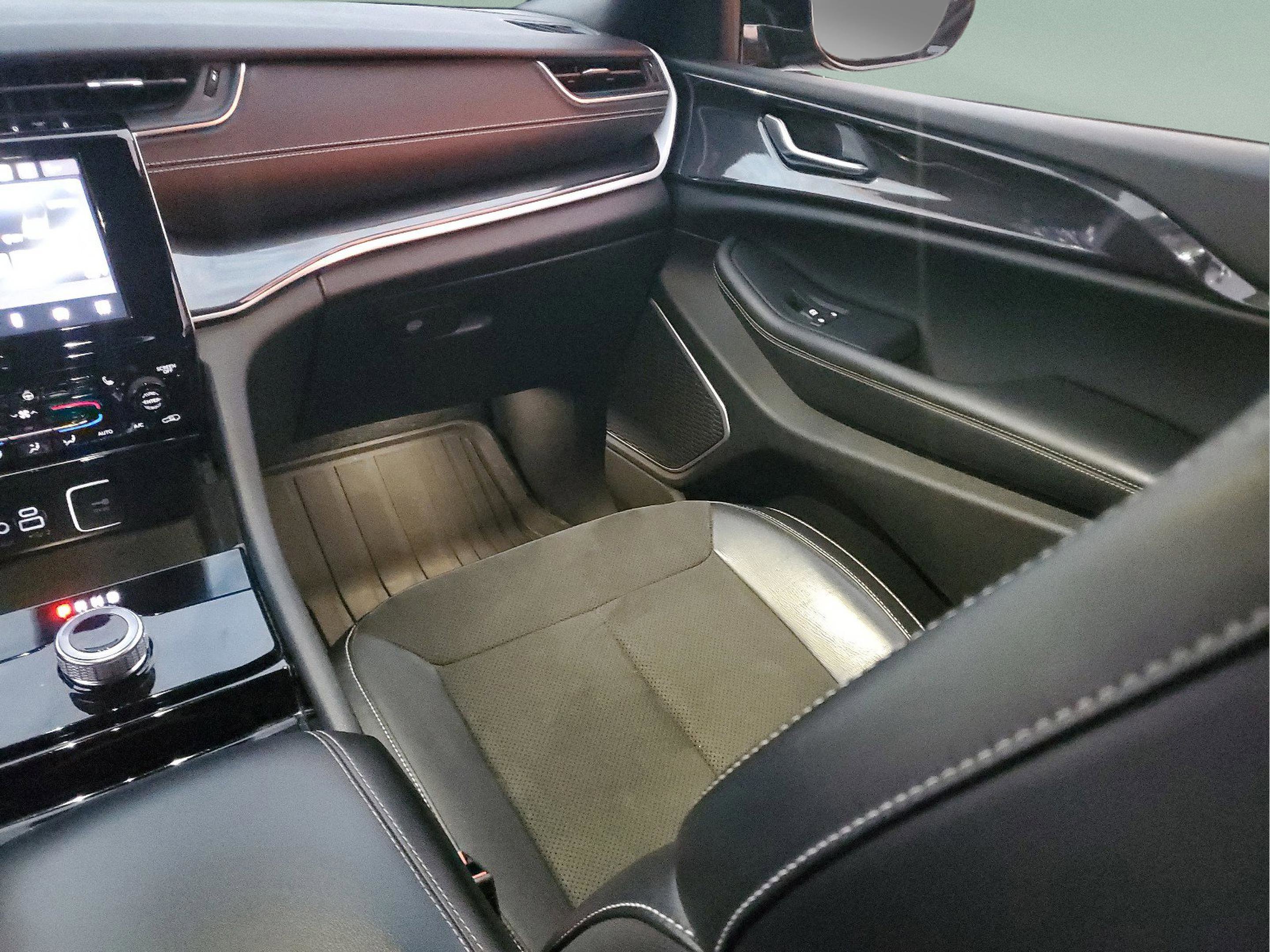 Certified 2022 Jeep Grand Cherokee L Laredo image 13