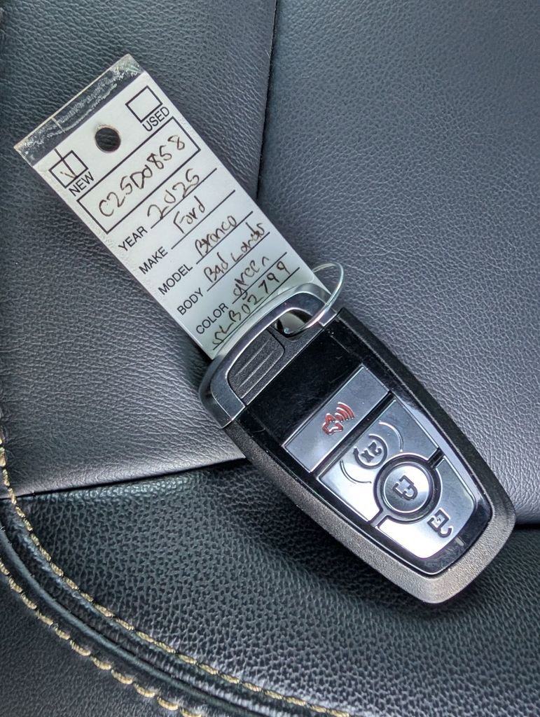 New 2025 Ford Bronco Badlands image 48