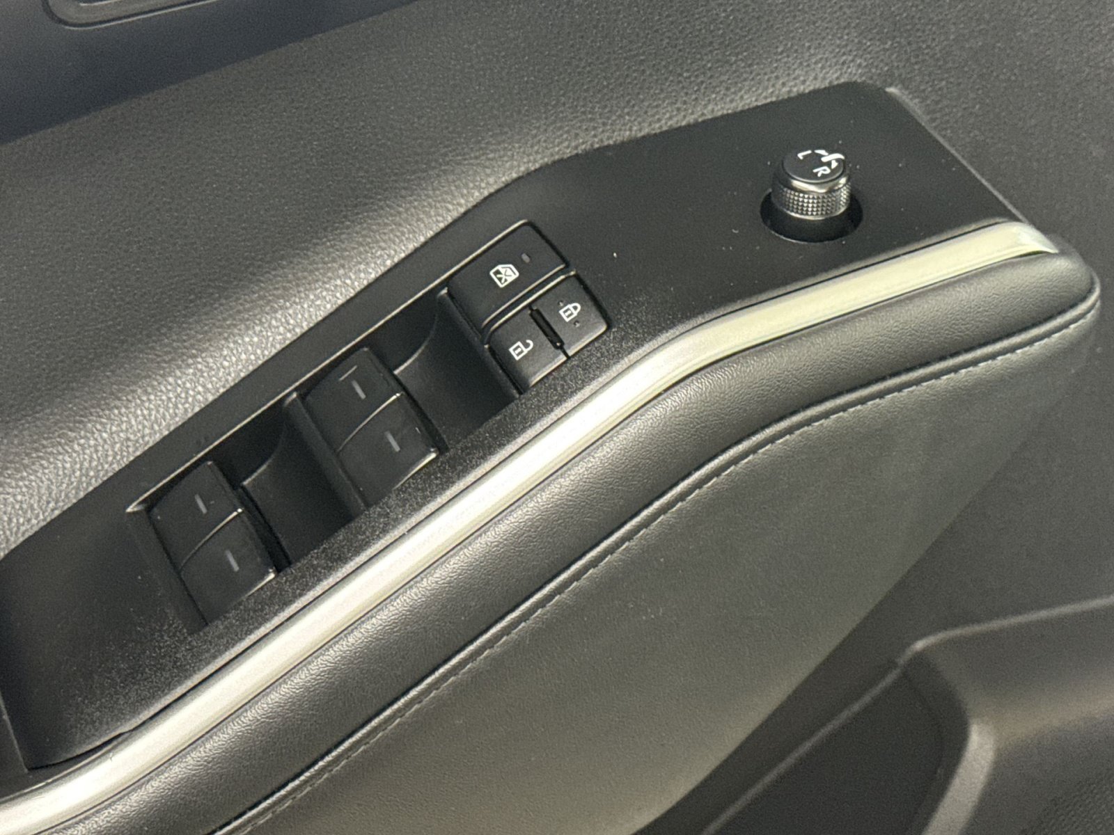 Used 2025 Toyota Highlander XLE AWD/4WD image 26