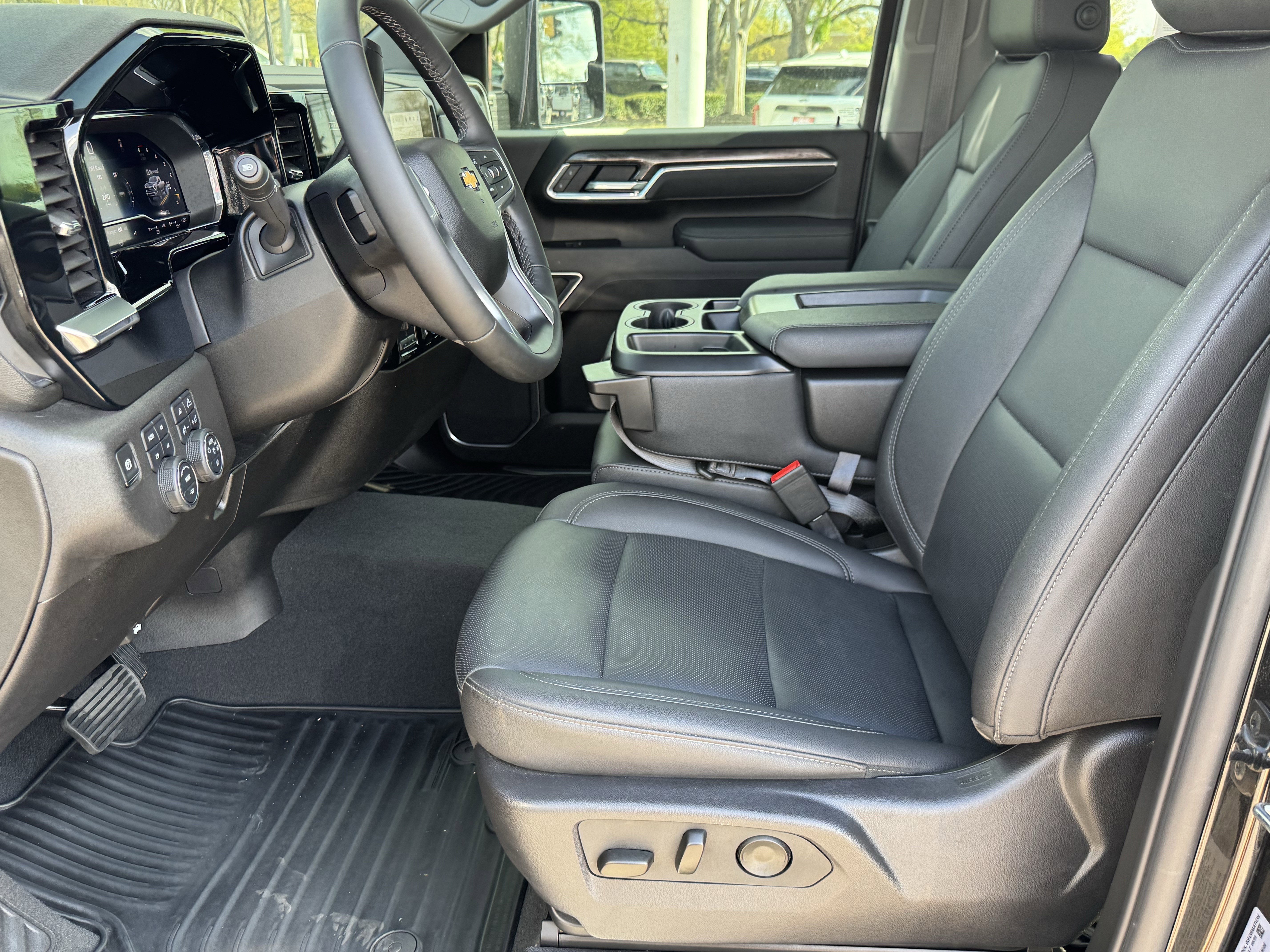 Used 2025 Chevrolet Silverado 2500 LTZ image 10